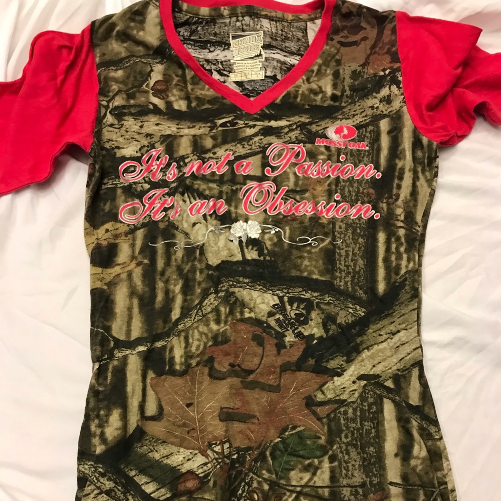 Girls pink and camo v neck shirt